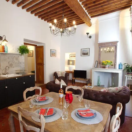 Cent Cinq - Unique Apartments In The Heart Of Apt Exterior foto