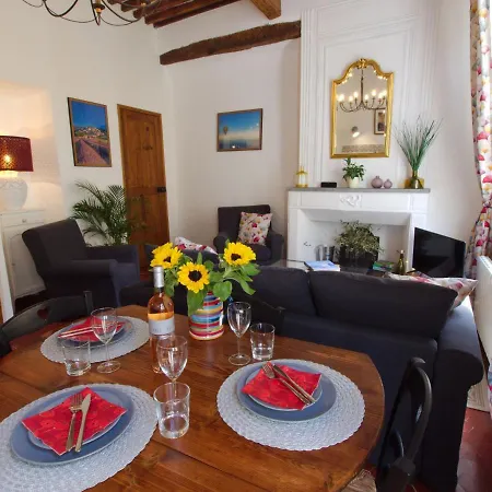 Cent Cinq - Unique Apartments In The Heart Of Apt Exterior foto