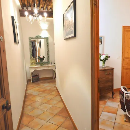 Cent Cinq - Unique Apartments In The Heart Of Apt Exterior foto